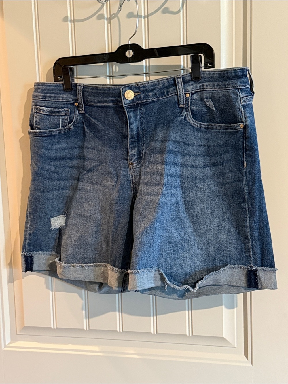 Kut from the Kloth Medium Blue Frayed Hem Jean Shorts Catherine Boyfriend Short